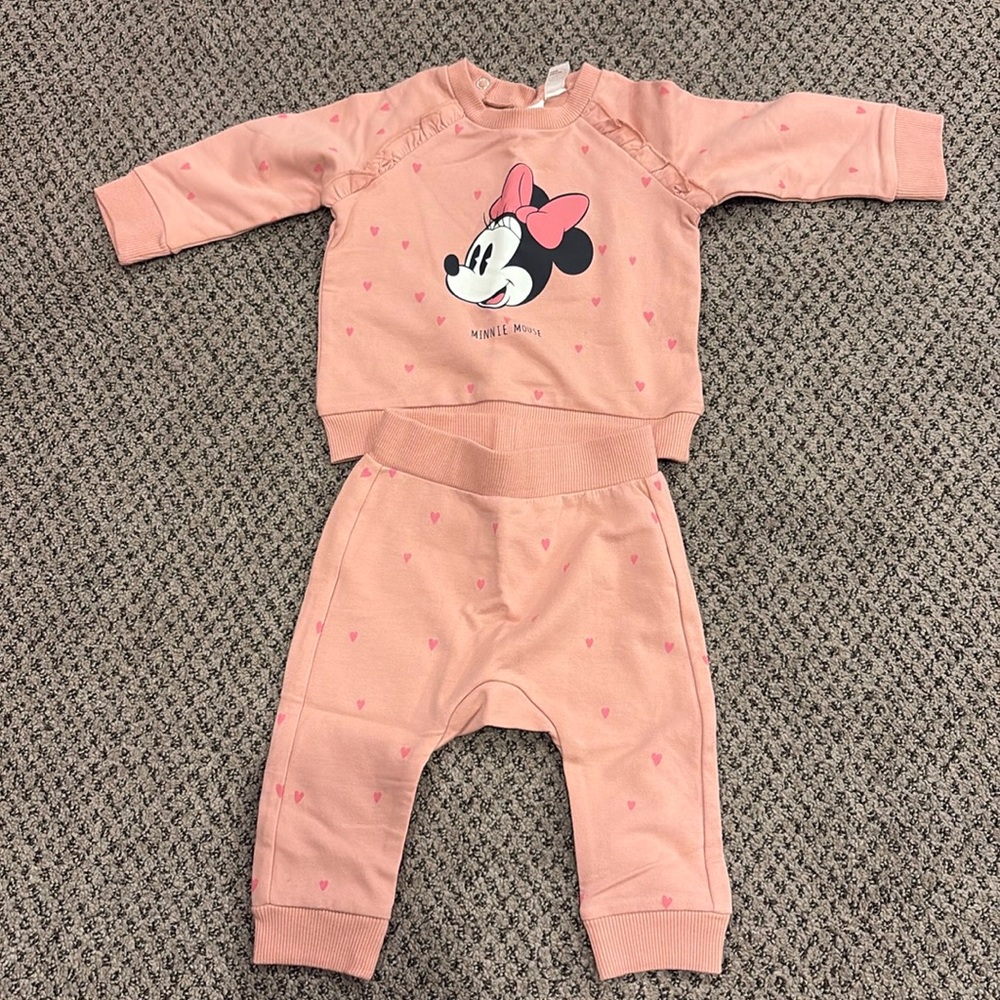NWT 4-6M Minnie Mouse set 🤍
